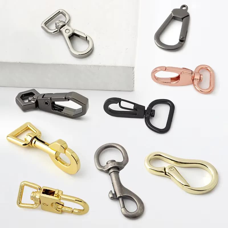 Alloy Metal 26Mm Rainbow Gold Color Chunky Swivel Trigger D Spring Purse Clasp, front view