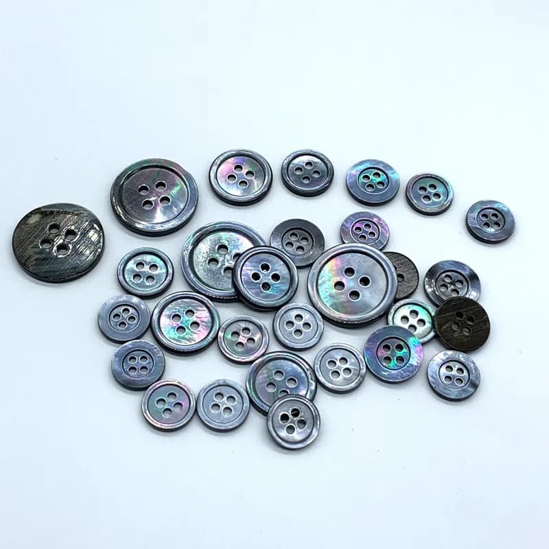 Custom Logo 4 Holes Boxwood MOP Black Buttons Natural Round Shell Buttons for, front view
