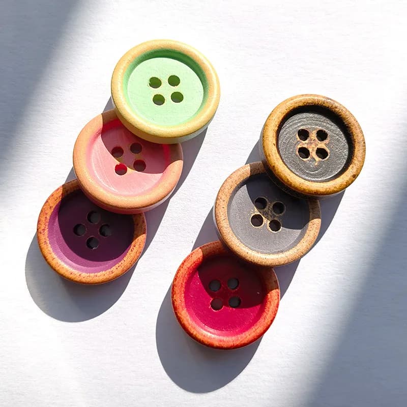 Macaron Color Eco-Friendly Wooden Buttons with Custom Logo 4-Holes T-Shirts, front view