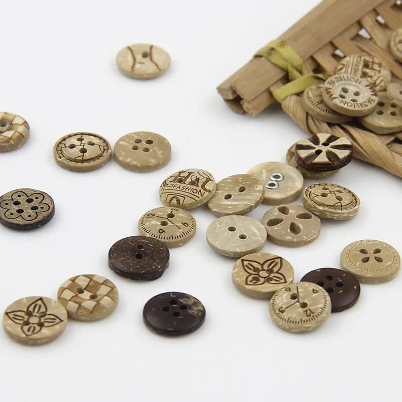 20L Natural DIY Handmade Coconut Round Shirt Buttons With and High Appearance, front view