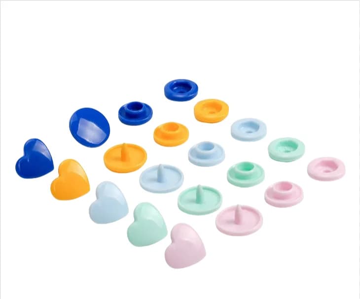Custom Plastic Resin Snap Fastener Love-shaped T5 Smooth Colorful Snap Button, front view
