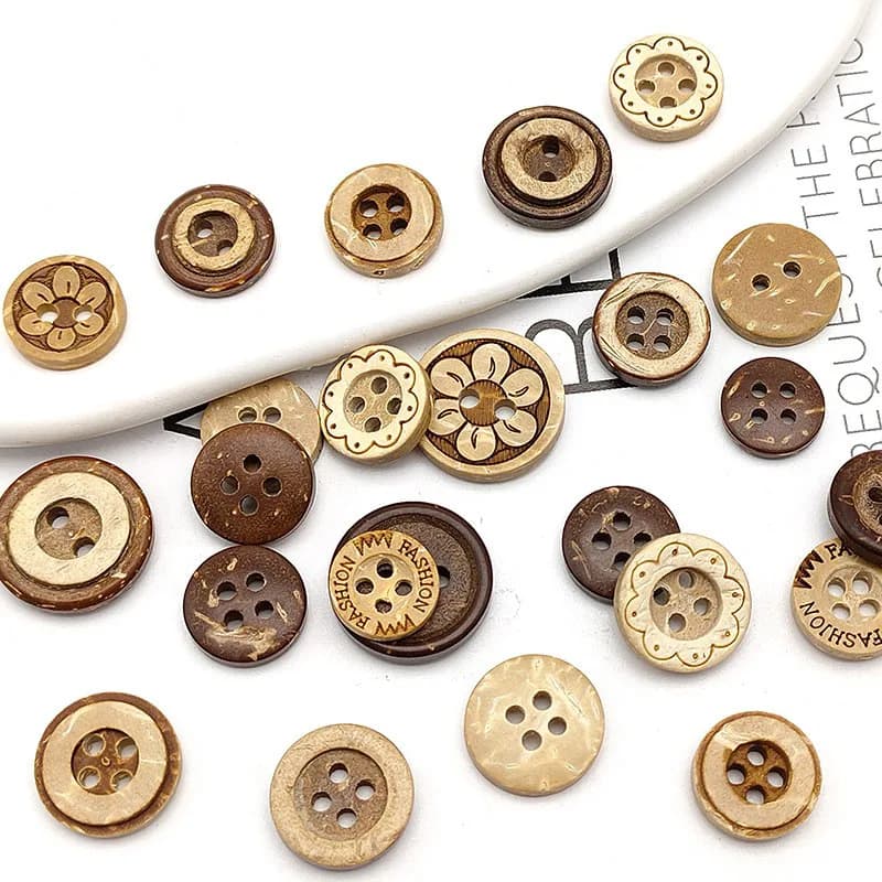 16L~24L 2025 New Arrival Small Size Fashion Text Flower Wood Button White, front view