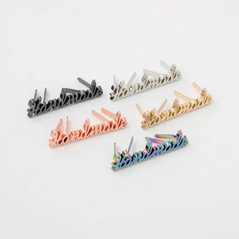 B1 Metal Brand Logo Plate Chain Labels Engraved Sewing Brand Name Letters Round, front view