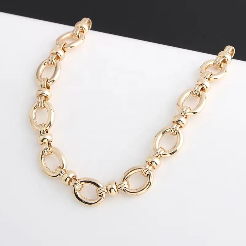 New Custom Zinc Alloy Gold Lobster Clasp Ladies Classic Bag Chain Strap, front view