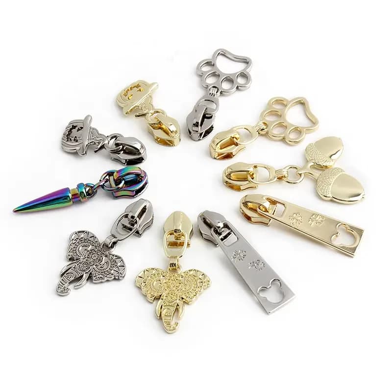 T Custom High Level Engraved Logo Bag Hardware Metal Zipper Puller Golden, front view