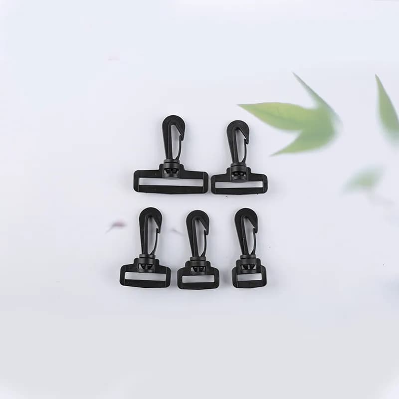Outdoor-Ready Plastic Safety Swivel Snap Hook Buckle for Camera Bag & Backpack, front view